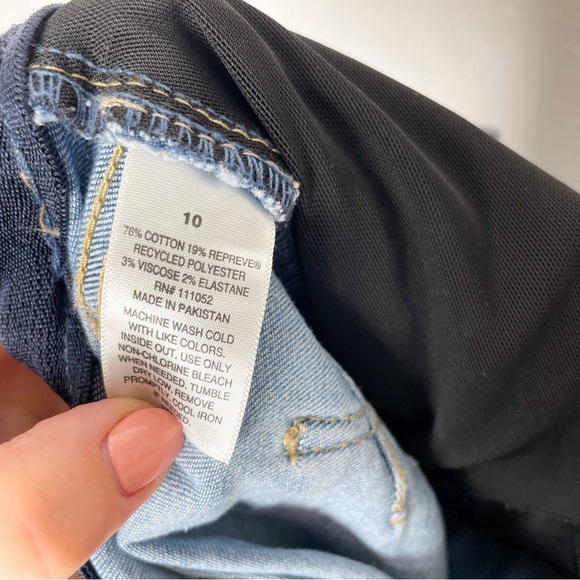 BOLD Elements Sz. 10 Cut to Curve Tummy Control Jean Capris Medium Wash - Picture 6 of 6